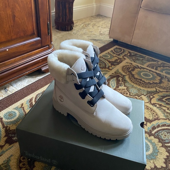 Women’s Size 8 Timberland Boots - Picture 5 of 5